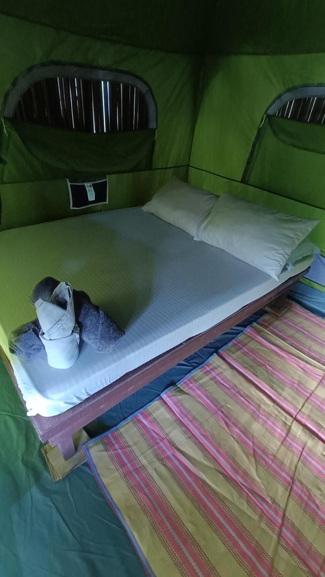 Tony'S Country Glamping With Chalet With Private Wash Room Accommodation El Nido Exterior photo